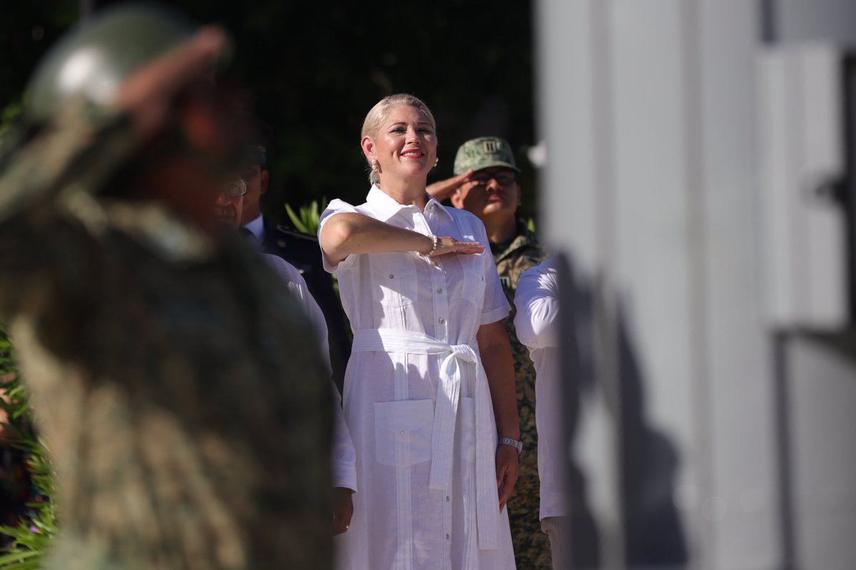 veronicacamino's tweet image. Desde Mérida, #Yucatán, celebramos el orgullo de ser mexicanos en el 215 Aniversario de nuestra #Independencia, en el #Desfile Cívico-Militar e Izamiento de Bandera, junto a nuestro Gobernador @huachodiazmena 🇲🇽

Más de 4,900 participantes llenaron las calles del