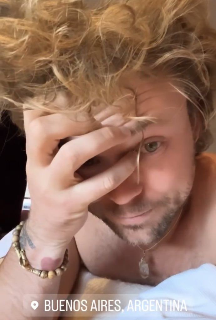 ashtonsdimples tweet picture