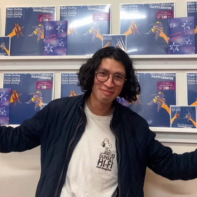 HUPHamilton's tweet photo. NEW REVIEW: Bots, by pickle darling, is the sound of someone alone in their bedroom, surrounded by ideas and deep feelings, reassembling them into beautiful and thoughtful things.

https://t.co/8uakTa66A1 https://t.co/Cm9tMd6OzG