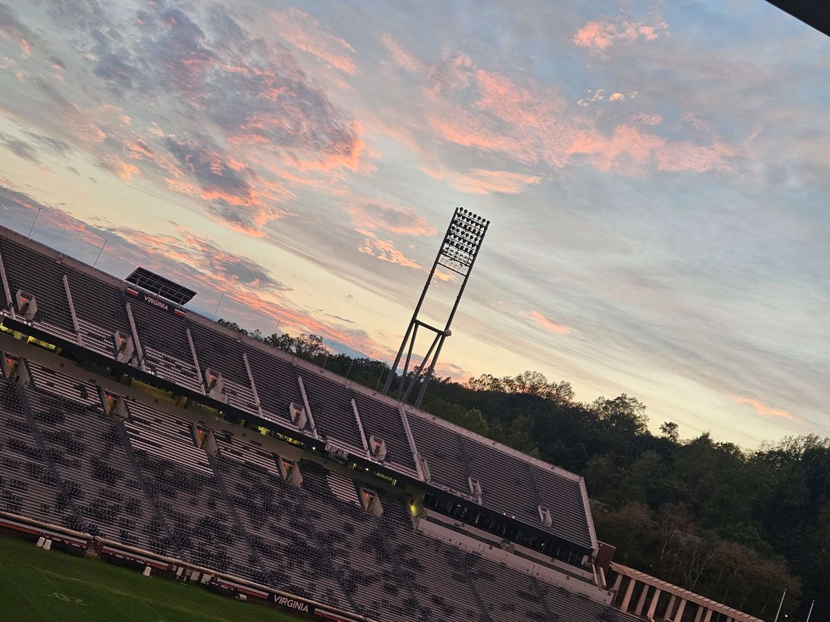 Had a great time at our 2nd year attending UVA Tech Night Takeover! It was an amazing opportunity to connect with students and alumni from a wide variety of backgrounds. Looking forward to continuing these conversations and building new relationships!
#UVA #Recruiting #Tech