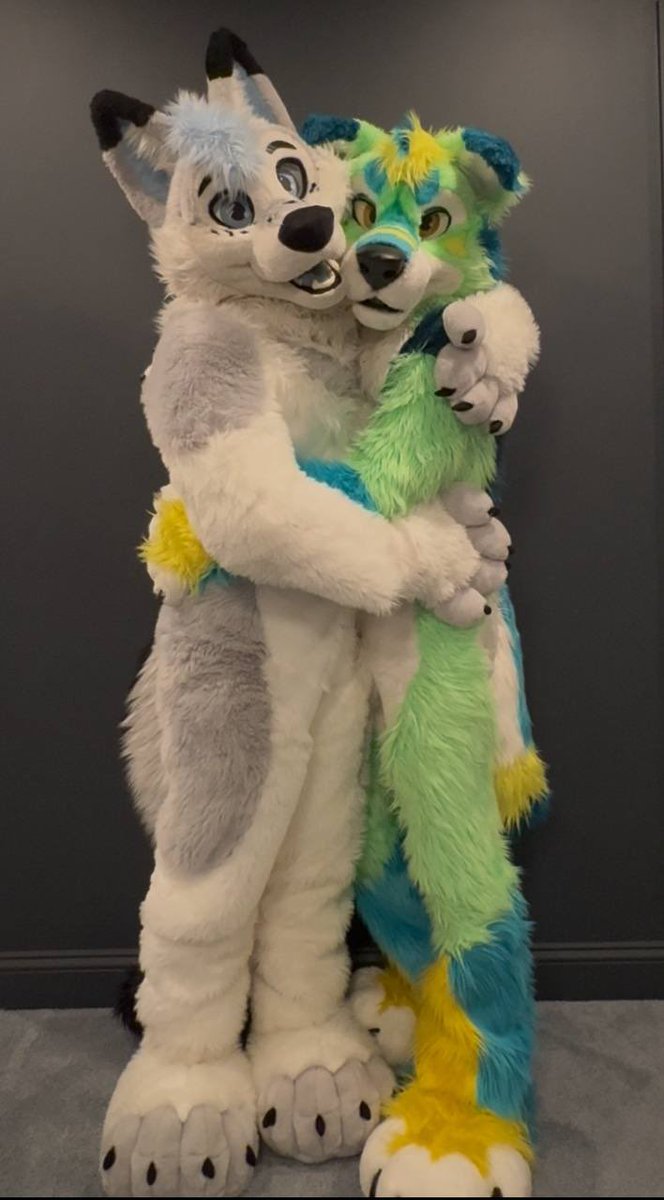 Yote are meant to be hold real tight 💙

🟢<a href="/rondofoxcoon/">Rondo</a>