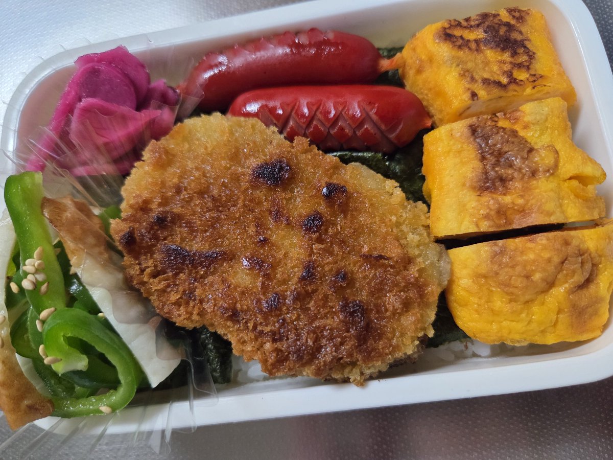 おはようございます水曜日☀️
残暑厳しすぎる😩

今日は久しぶりののり弁🍱
おかずが綺麗にはまるとうれしい🙌

#お弁当
#お弁当記録