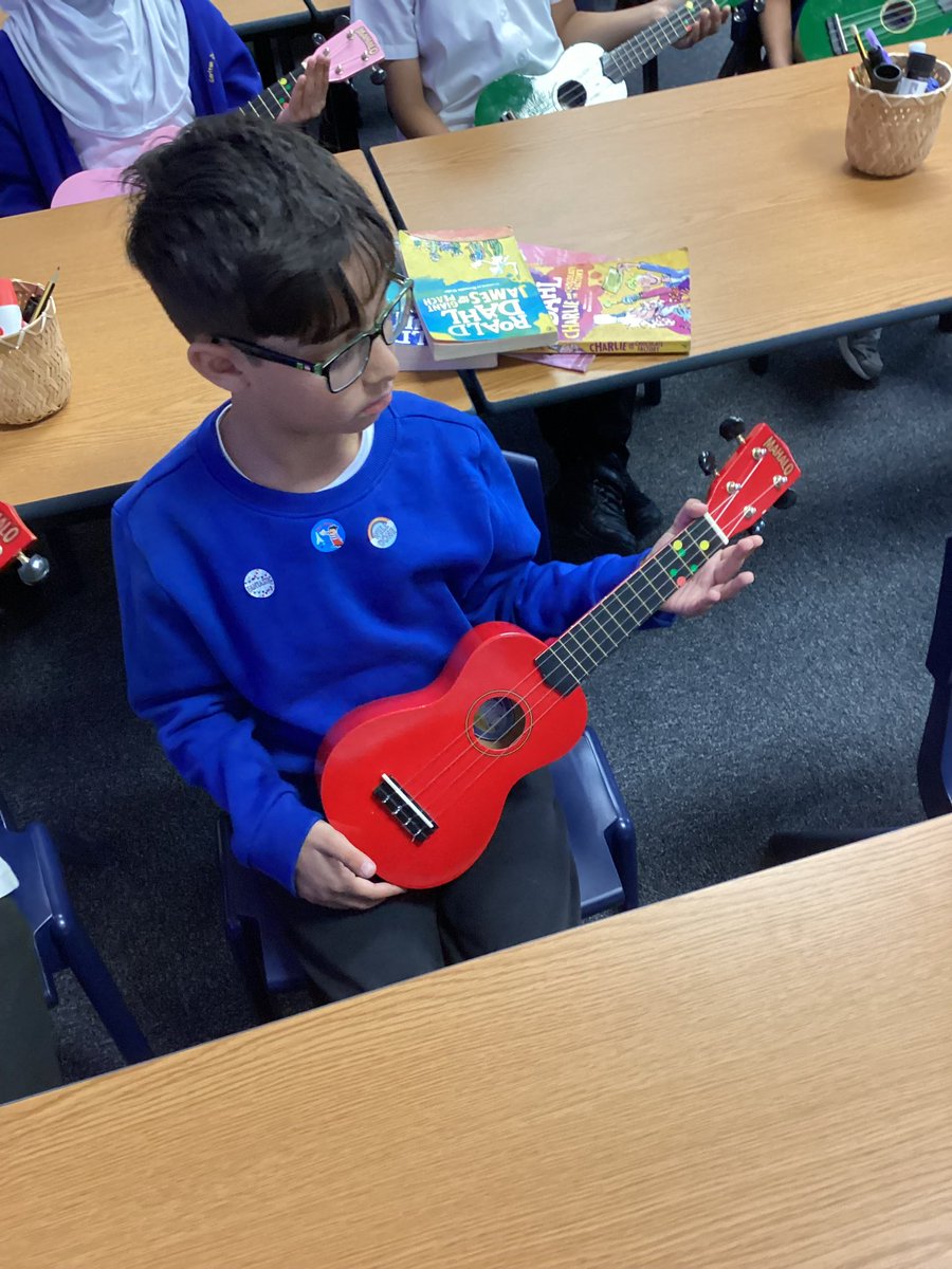 carltonj_i's tweet image. Year 4 Buds had a fantastic music lesson this week! It was their first lesson on the ukulele. The children learnt the rest position and how to play their first note. #expression #creativity #instruments #ukulele
