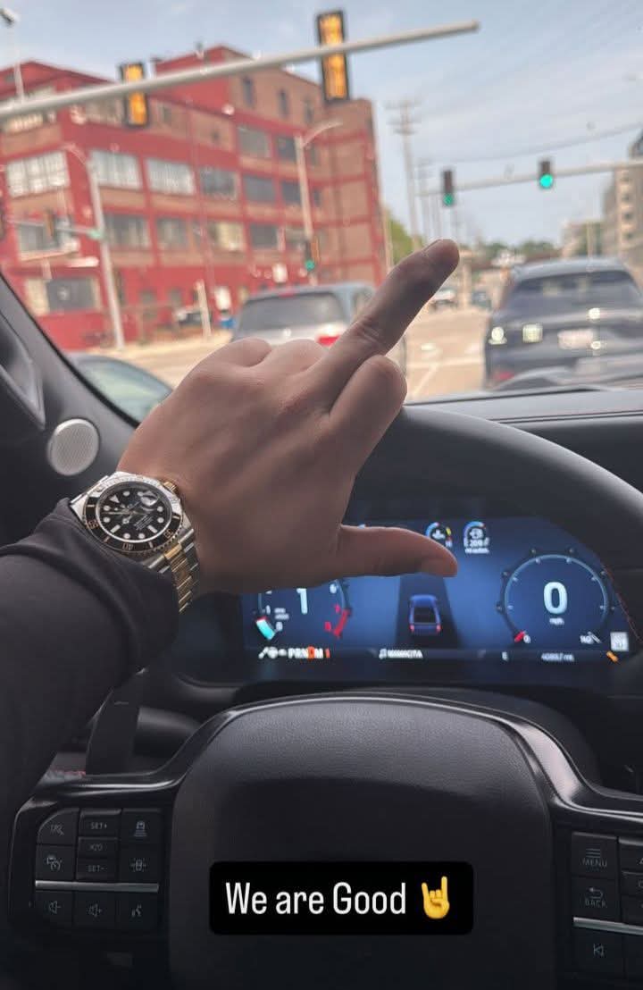 BrewersOfMKE's tweet image. Picture that William Contreras shared on his Facebook page. To give you an idea of what kind of finger injury he's been playing through all year.

One tough dude.