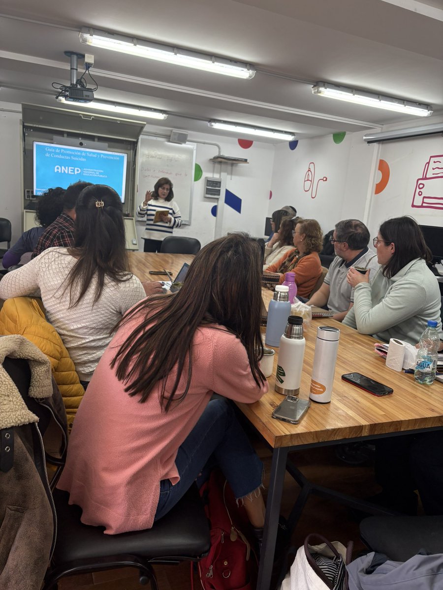 🧩 En la coordinación docente del CEA 183 Nelson Mandela el equipo multidisciplinario de la <a href="/UTU_Uruguay/">UTU</a> brindó un taller sobre promoción de la salud y prevención del suicidio, en el marco de la Semana de la Prevención del Suicidio. 💛  #SaludMental