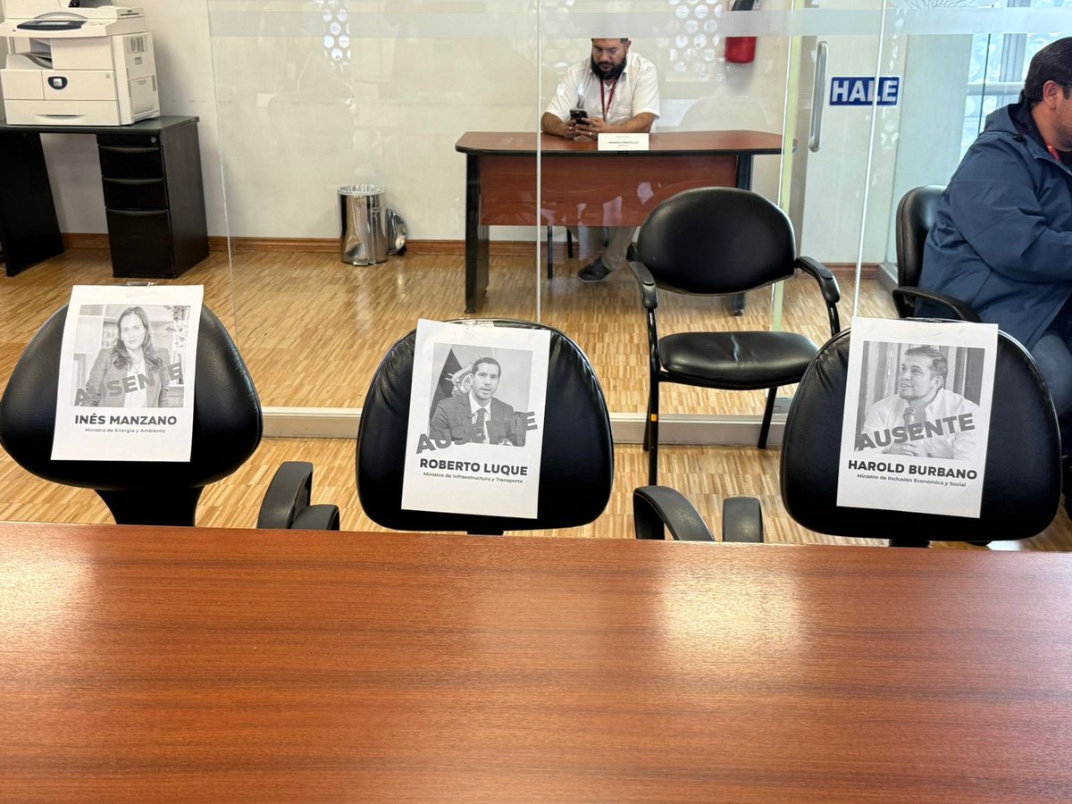 ¡Se buscan! 

Para que rindan cuentas sobre la eliminación del subsidio al diésel, otro golpe al bolsillo de todos los Ecuatorianos. Aún recordamos que en campaña dijeron que iban a bajar el precio de los combustibles 🤦🏽‍♂️🤷🏽‍♂️