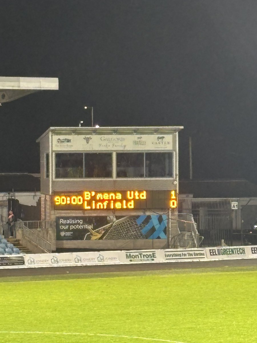 A beautiful sight….well played <a href="/larnefc/">Larne Football Club</a>!! #forthetown