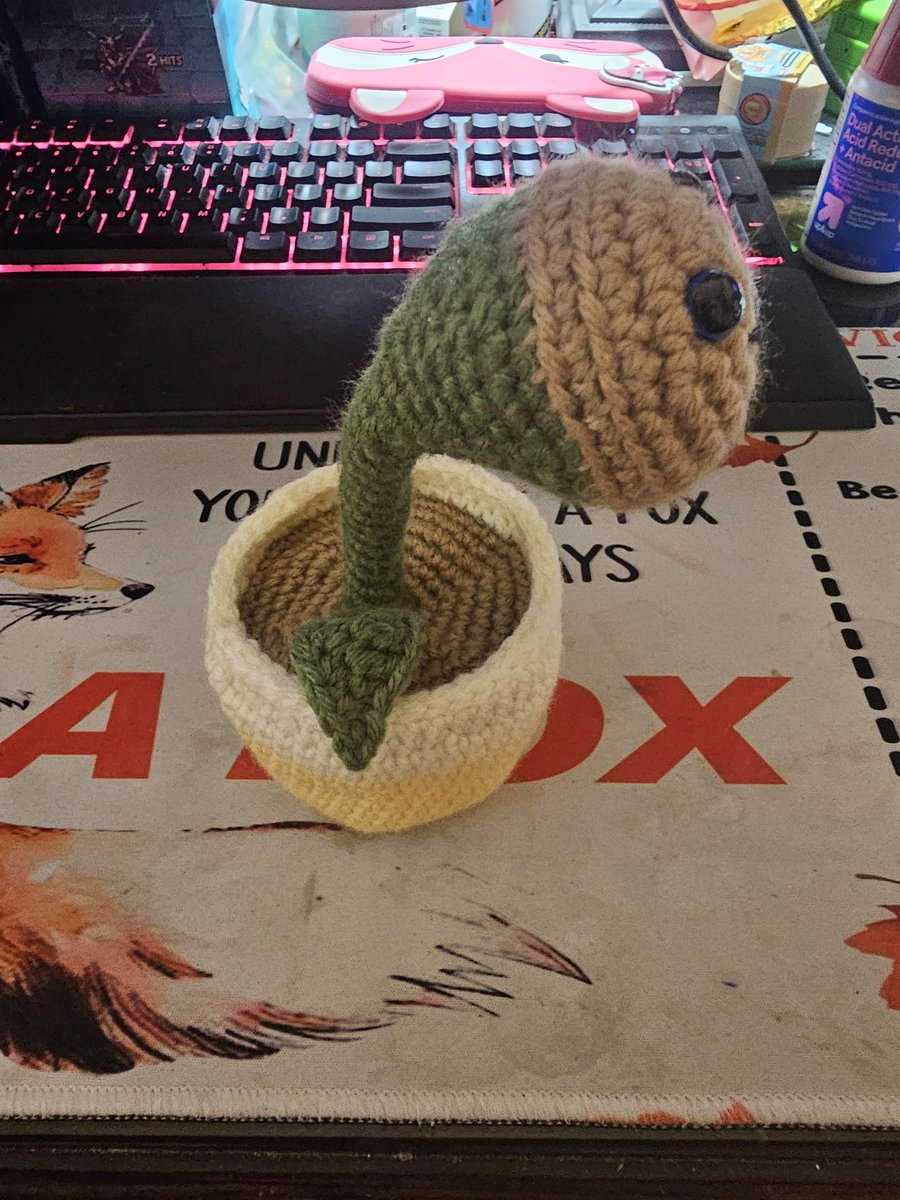 Thank you to everyone who came by stream today. Heres how the little sunflower currently looks. I may work on it off stream as I can between prepping for the tiny one's first birthday party next month.