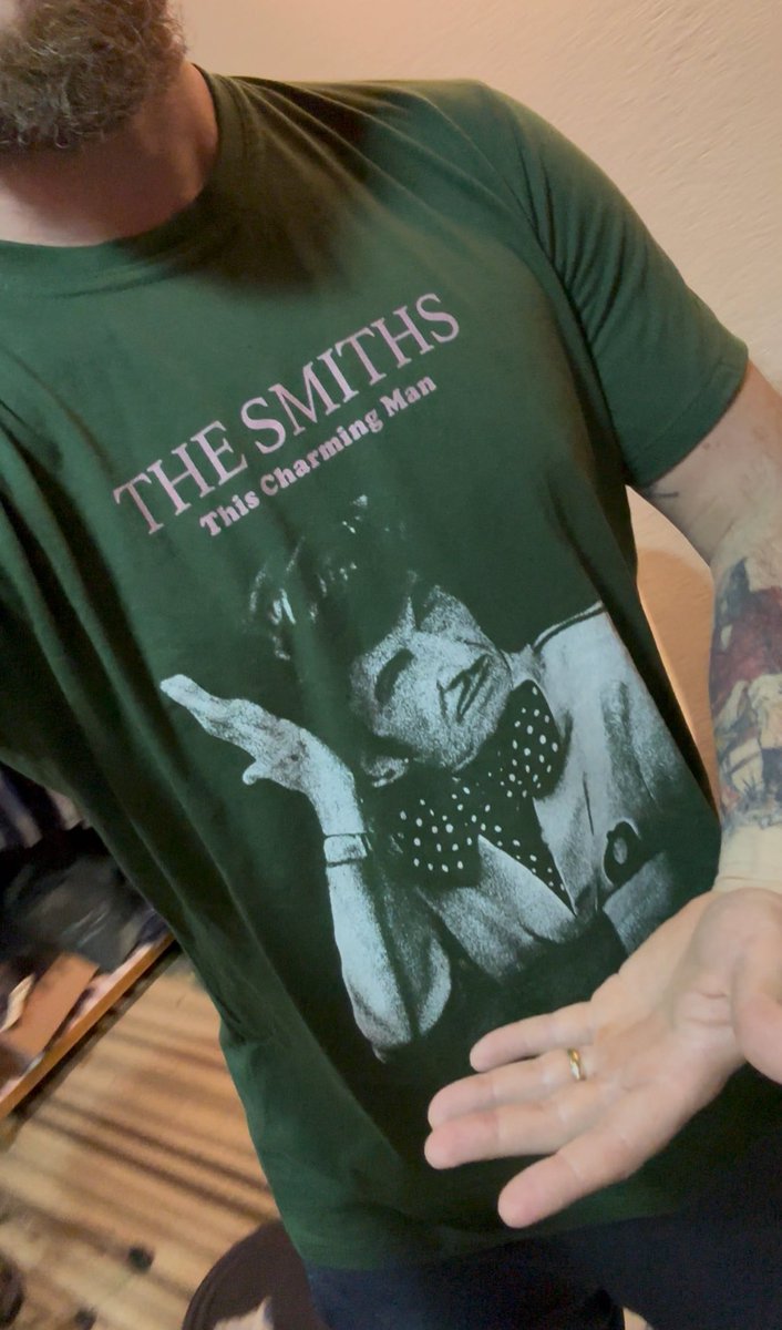 RFlutuantes's tweet photo. Só queria mostrar minha camisa nova https://t.co/1Vvp2vd5xL