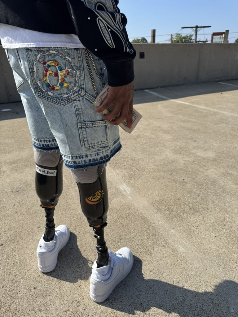 selfmadekash_'s tweet photo. Mo motion den niggas with legs is crazy 🐐🦿💳🔥 https://t.co/o8A9mNPHVY