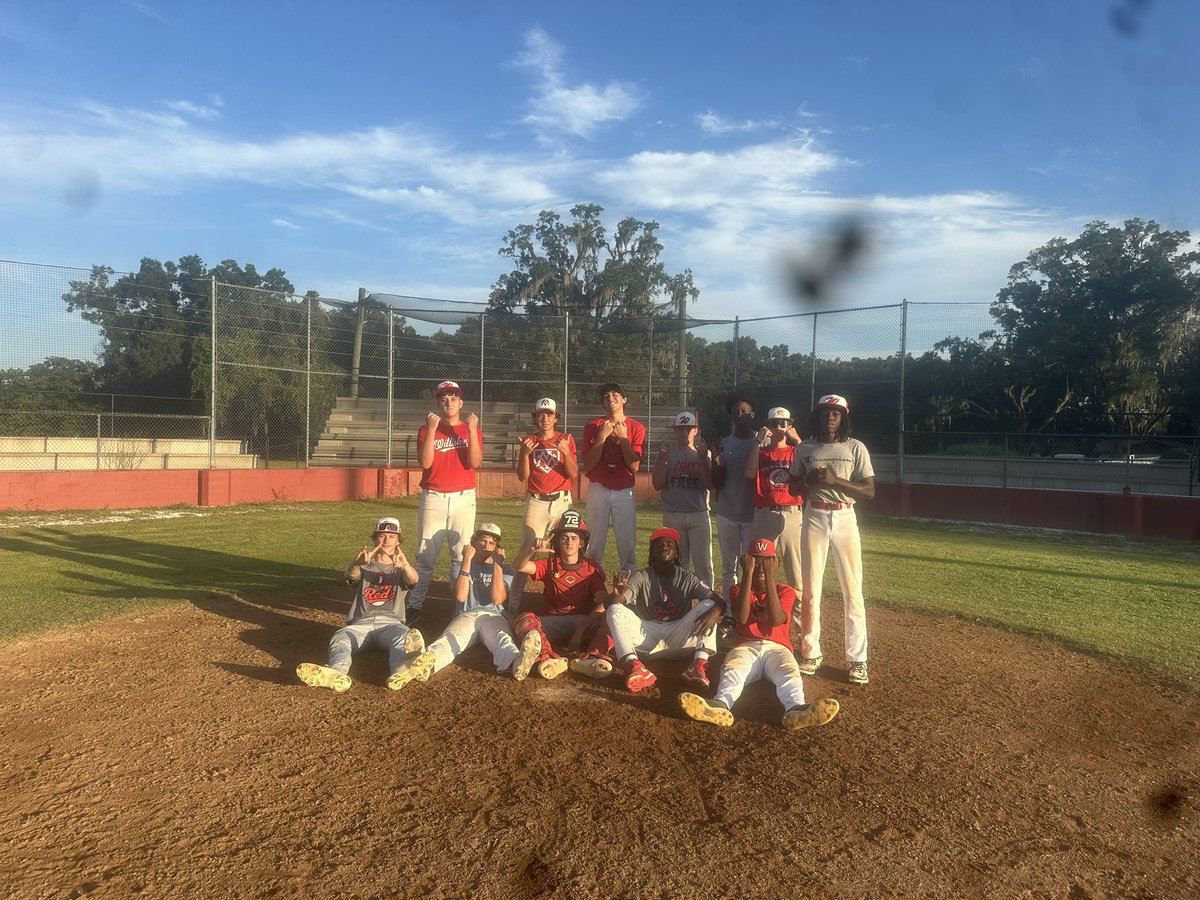 WMHSRedDevils's tweet image. Winners of today’s Scrimmage!! Rocking the hard hat!! #Reds