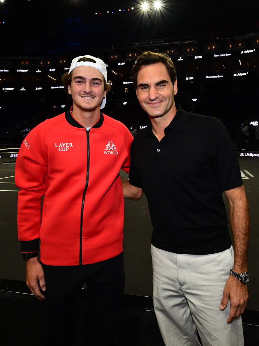 LaverCup's tweet photo. Milestone Moment 🤩

#LaverCup | #JaoFonseca | @rogerfederer https://t.co/yAI4fCTy38