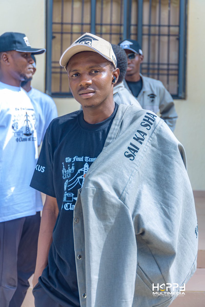 Engr_IUsman's tweet photo. Alhamdulillah! I'm thrilled to have completed my degree program, which began in 2018 as a member of U18 at Ahmadu Bello University, Zaria. Despite the challenges posed by the COVID-19 pandemic and numerous strikes that added two years to our journey. But Alhamdulillah. https://t.co/pcj5Qe3ET1