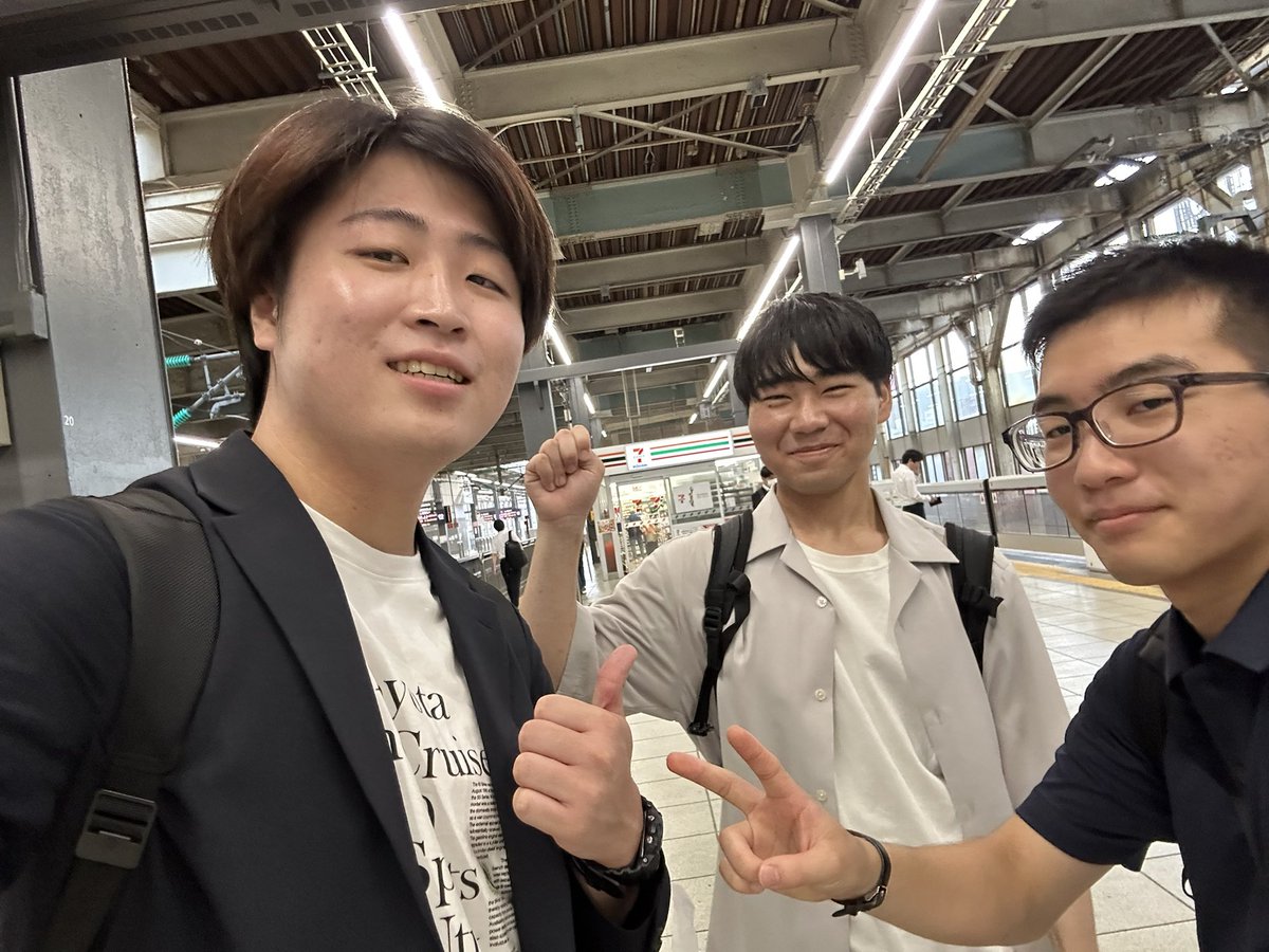HiroshimaM0MIJI's tweet photo. 新幹線組今向かってます!
新幹線に乗ってすぐ今日のプレゼン準備をしてます、、、
広島駅に展示されてたNDロードスターがとてもカッコよかったです!!
#AIチャレンジ #広島市立大学 #自動運転AIチャレンジ #SUBARU #MAZDA #jase #鈴鹿SA #鈴鹿サーキット https://t.co/s083cBbexe