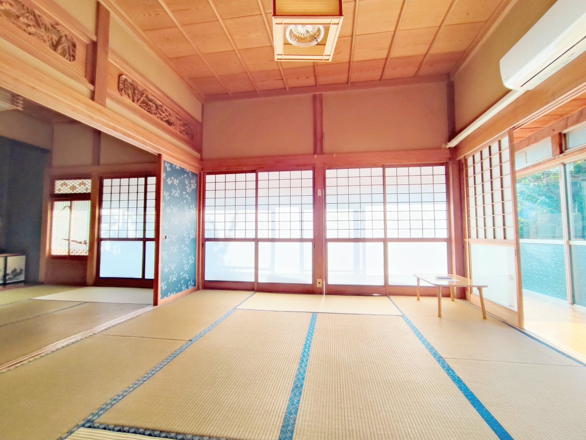 I feel like the morning sunlight has become softer. It’s still hot during the day, though.
The light filtering through the shoji screens is truly beautiful.✨😆