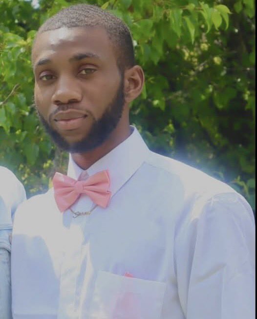 [TW merutres]

Il s’appelait Trey Reed.
Il avait 21 ans.
Un étudiant noir lynché en 2025.

Cela porte au nombre de deux hommes retrouvés pendus à un arbre dans le Mississippi au cours des dernières 24 heures aux États-Unis.

Les médias n’en parlent pas.