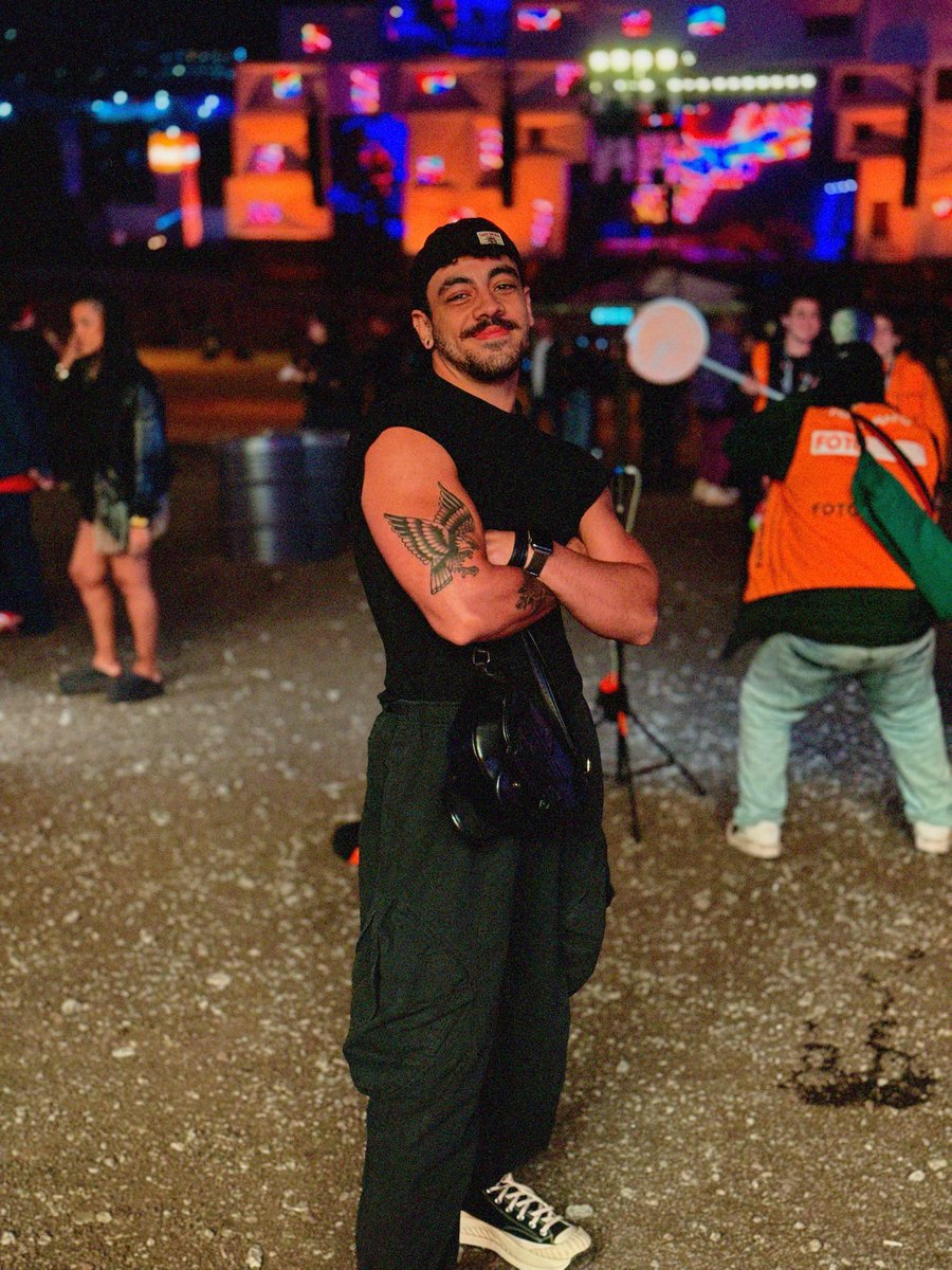 ruanmiller's tweet image. The town foi bom demais! ✨🤍