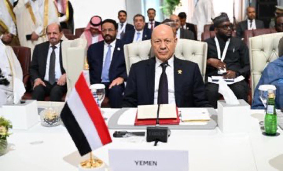 حاكم عدن والجنوب رشاد العليمي حي والله ذي الصلعه 👌