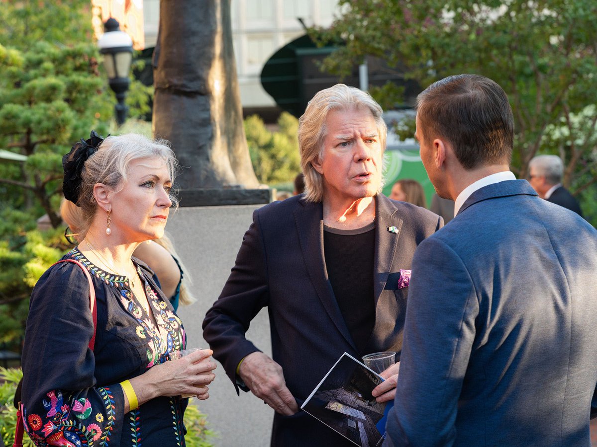 FacesofImpact's tweet photo. 🎨 Faces of Impact was delighted to meet Christopher Murray, Director of the renowned Govinda Gallery, during the EU State of the Arts Night VIP Reception in Washington, D.C.

Hosted by Ambassador Jovita Neliupšienė @EUAmbUS , the evening highlighted the role of art, culture, and diplomacy in fostering global connections. 🌍✨

#FacesOfImpact #CulturalDiplomacy #EUintheUS