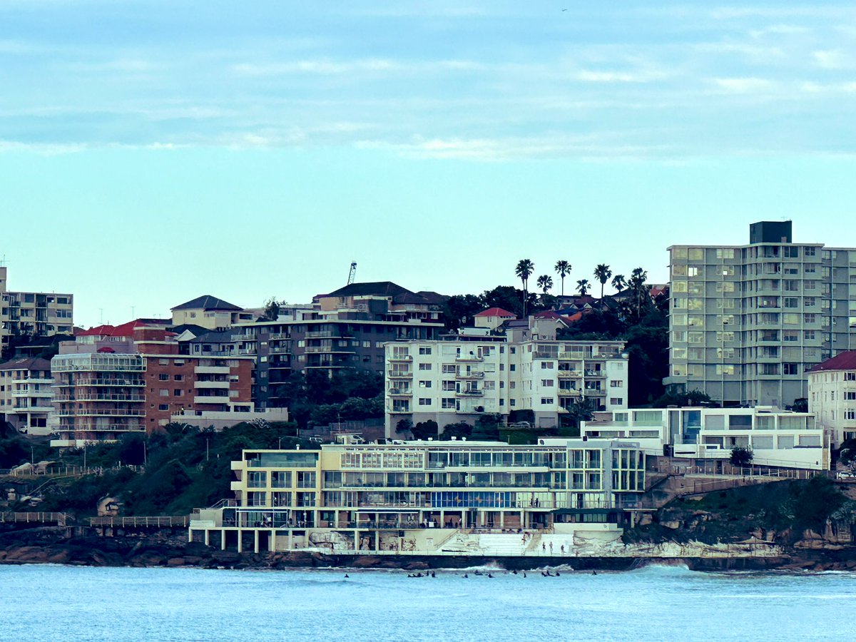 Despite my last experience here sans wetsuit🪼a few months ago, I joined the Great White Swim Club at #BondiBeach this morning. Joined hands for the mindfulness circle &amp; floated on beautiful 'Lake Bondi'. What a way to start the day though brain a bit dazed afterwards. #swimming