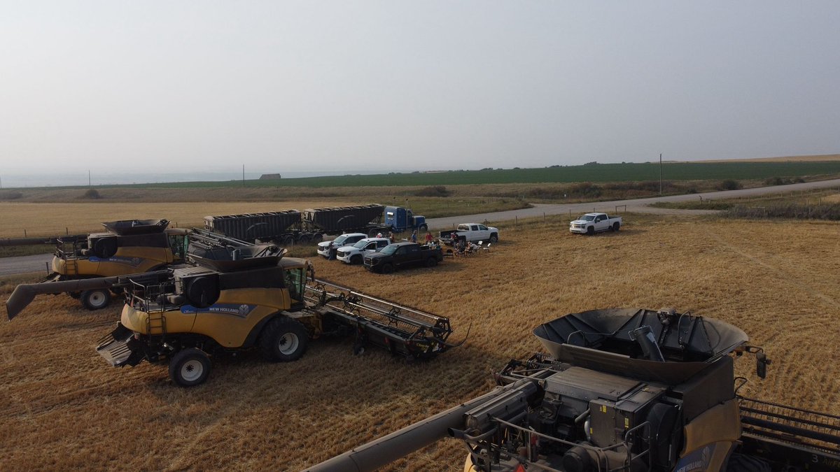 Thank you to Crocus Coulee for having us out for a meal in the field while taking of this crop!

Combining near The Buttes sure makes for a beautiful backdrop!