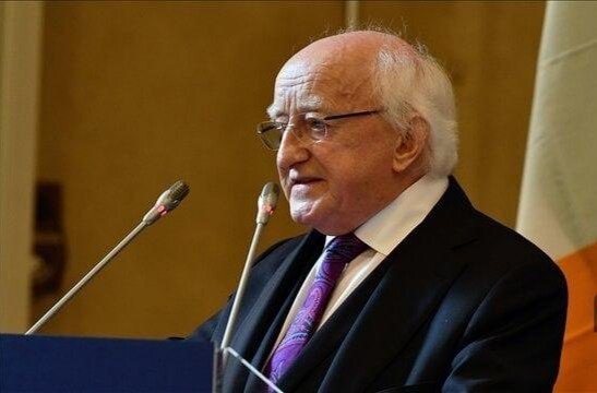 SoftWarNews's tweet photo. Presiden Irlandia Michael D. Higgins mengatakan bahwa Israel dan negara-negara yang memasok senjata kepadanya harus dikeluarkan dari PBB.

Mulai sekarang, kita tidak boleh ragu lagi untuk memutuskan hubungan ekonomi dengan para pelaku kejahatan terhadap saudara-saudara kita. https://t.co/2ghF4FcbvP