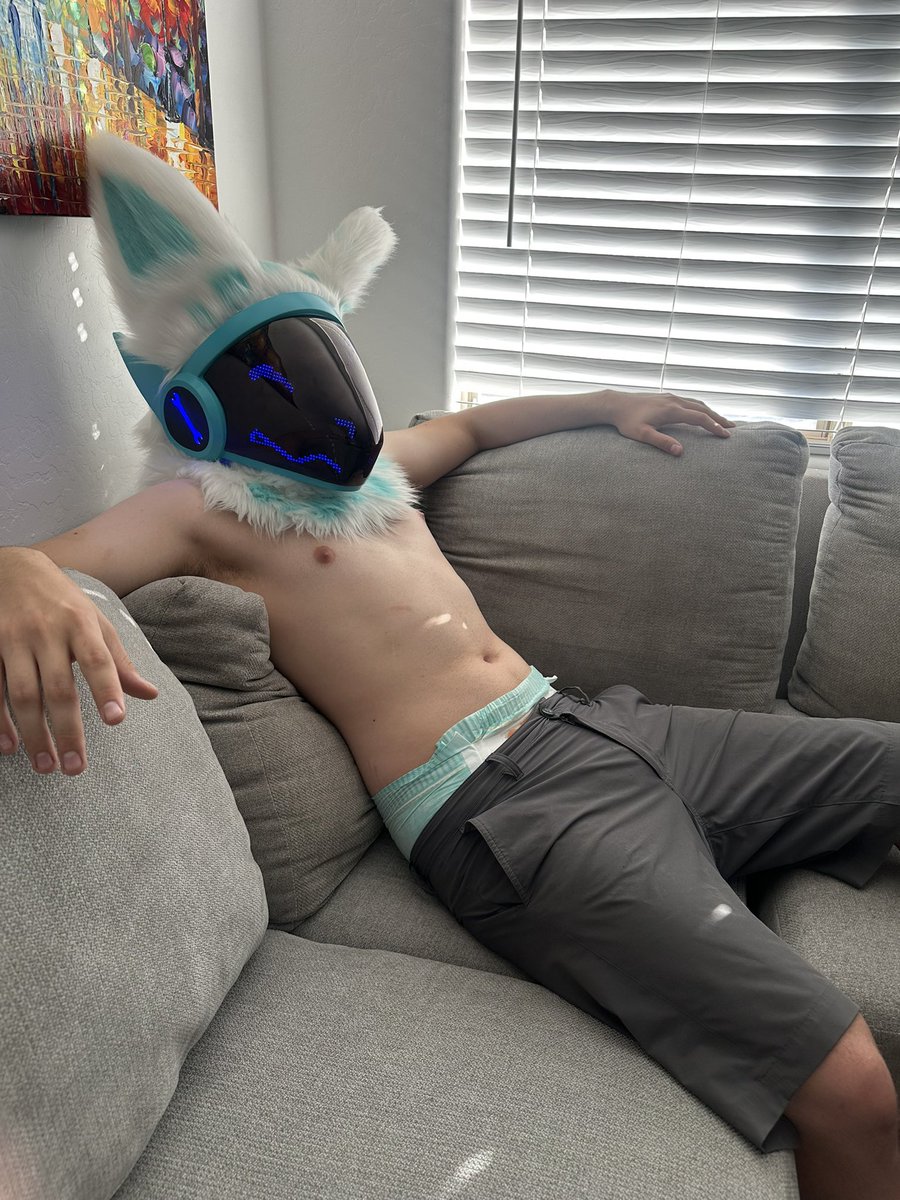 Trying to join this proot on the couch, I can be extra cuddly~

#abdl #babyfur #diaperfur #protogen #nsfw #fursuit #gay