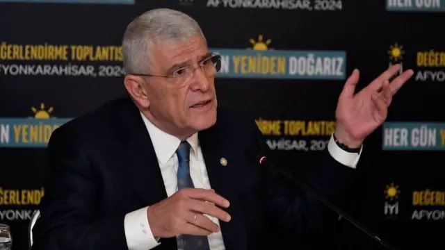 Dervişoğlu’ndan PKK çıkışı
İYİ Parti Genel Başkanı Müsavat Dervişoğlu, Milli Savunma Bakanı Yaşar Güler’in PKK mensuplarının askerlik yapabileceğine dair sözlerine tepki göstererek, “Genç teğmenleri okuldan atanlar, şimdi PKK’lıları askere almaktan bahsediyor” dedi.
-Türk’e Taraf