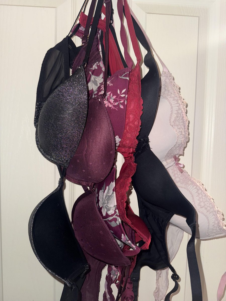 Girl sexy bra 18k tweet media