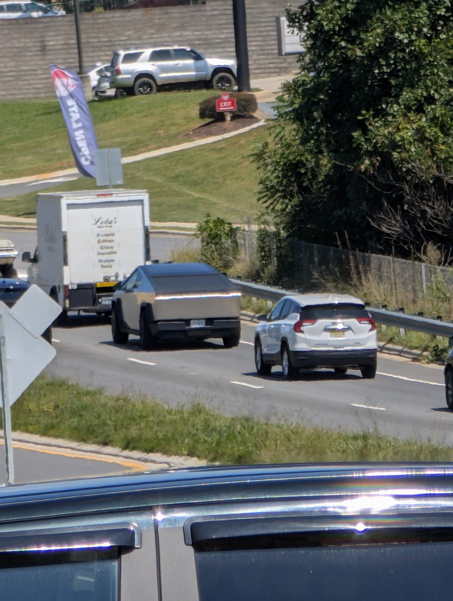 CybertruckFamily tweet media