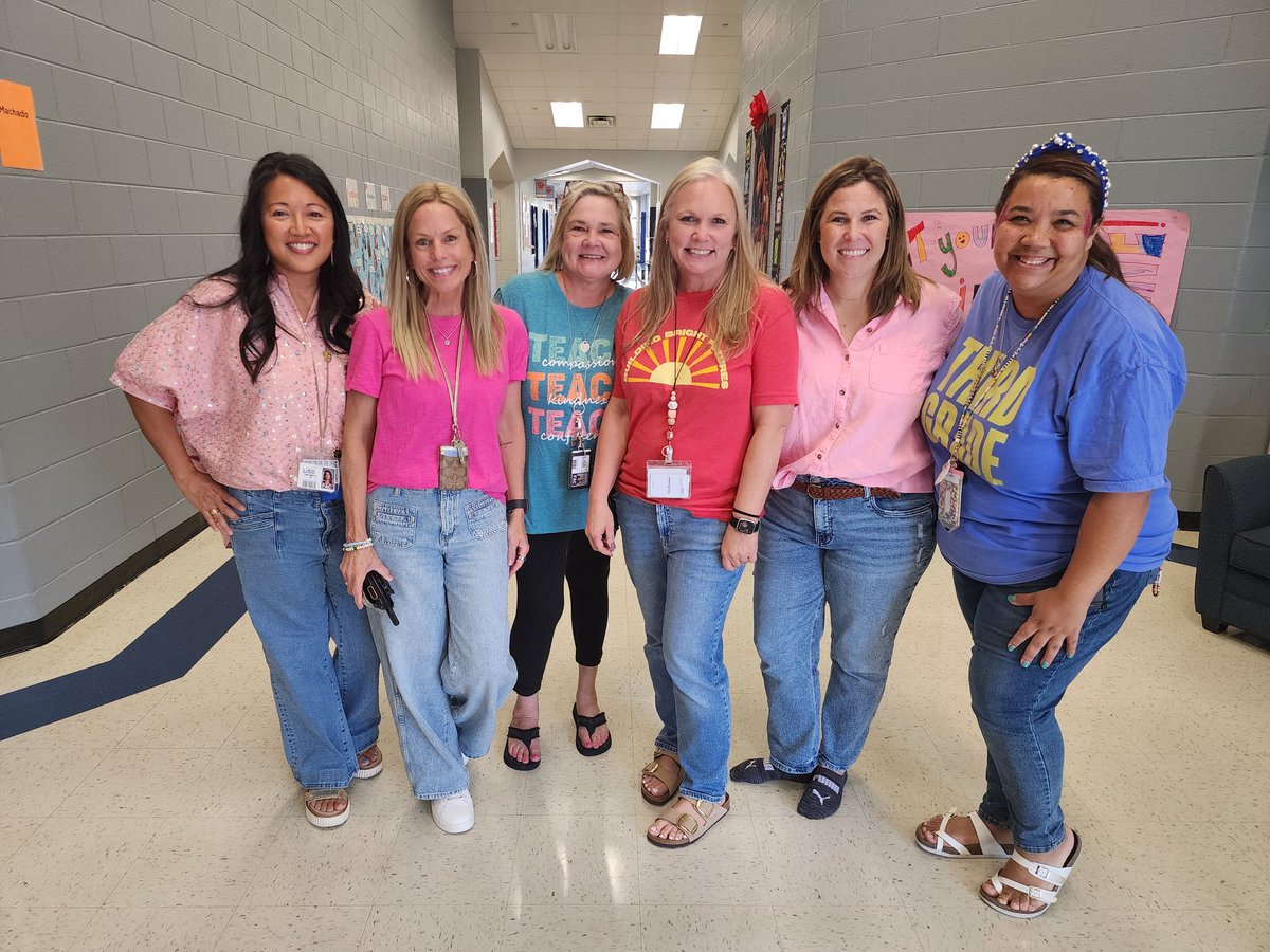 JMooretx's tweet image. We let our smiles shine bright for Kindness Week- along with our sparkles and bright colors! #LISDBEKIND #MorningsidePride