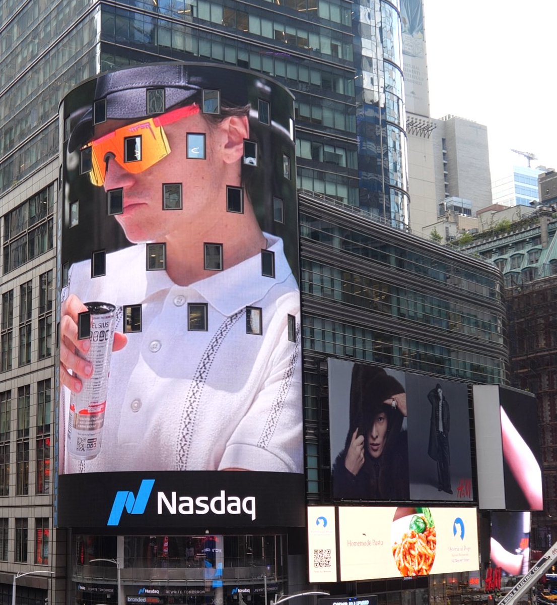 austinoakes's tweet image. A picture is worth a thousand words…