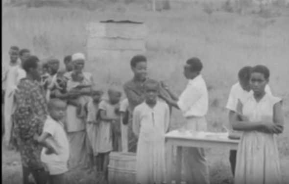 InkuruLibrary's tweet photo. Mass refugee influx into Uganda as Rwanda neared independence in June 1962.

📽️ British Pathé :  https://t.co/LzmIjEfNil

#Historiography #Archive #History #Rwanda #Uganda #InkuruDigitalMuseum #InkuruCollection https://t.co/exeZn5Yra9