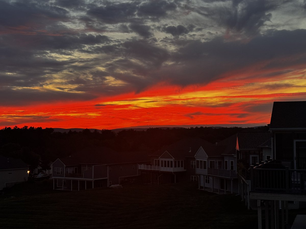 NYCRobyn's tweet image. Tonight’s #sunset #intheberkshires. Just what the doctor ordered.