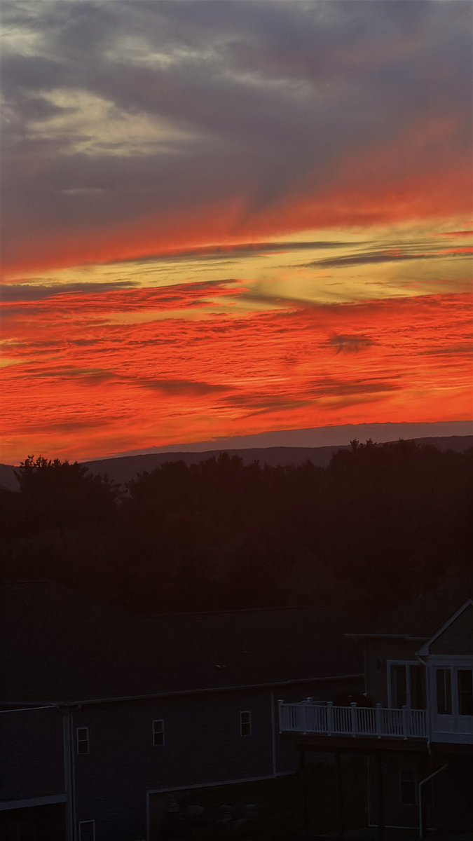 NYCRobyn's tweet image. Tonight’s #sunset #intheberkshires. Just what the doctor ordered.