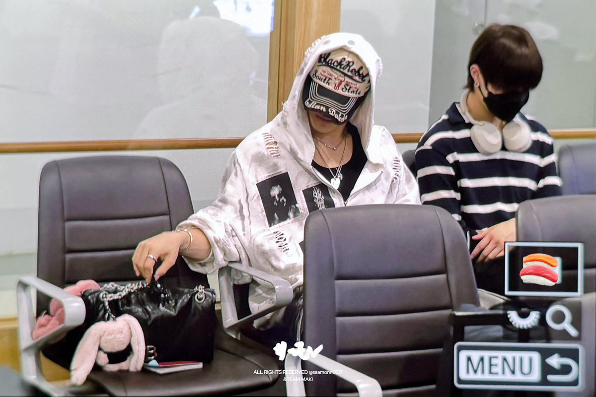 가방에 토깽이 몇 마리를 달고 다니는거임🗿