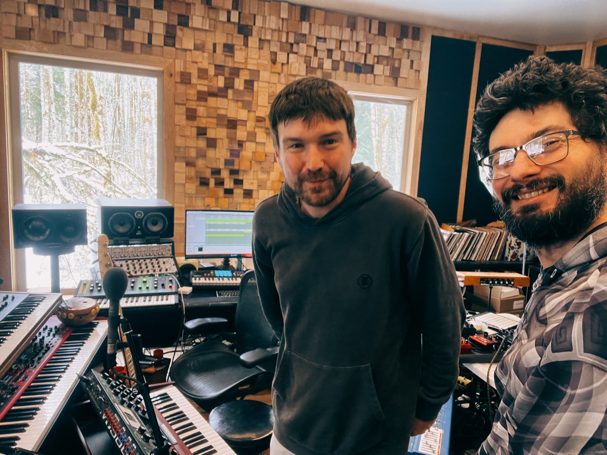 LociRecords's tweet photo. The new collaborative album from @emanc and Lapa drops this Friday! You can pre-order vinyl or pre-save digital via https://t.co/s7pzoJc0Dp ✨

#emancipator #lapa #storiesofthemeltingsun #locirecords https://t.co/y1KCkhwimT
