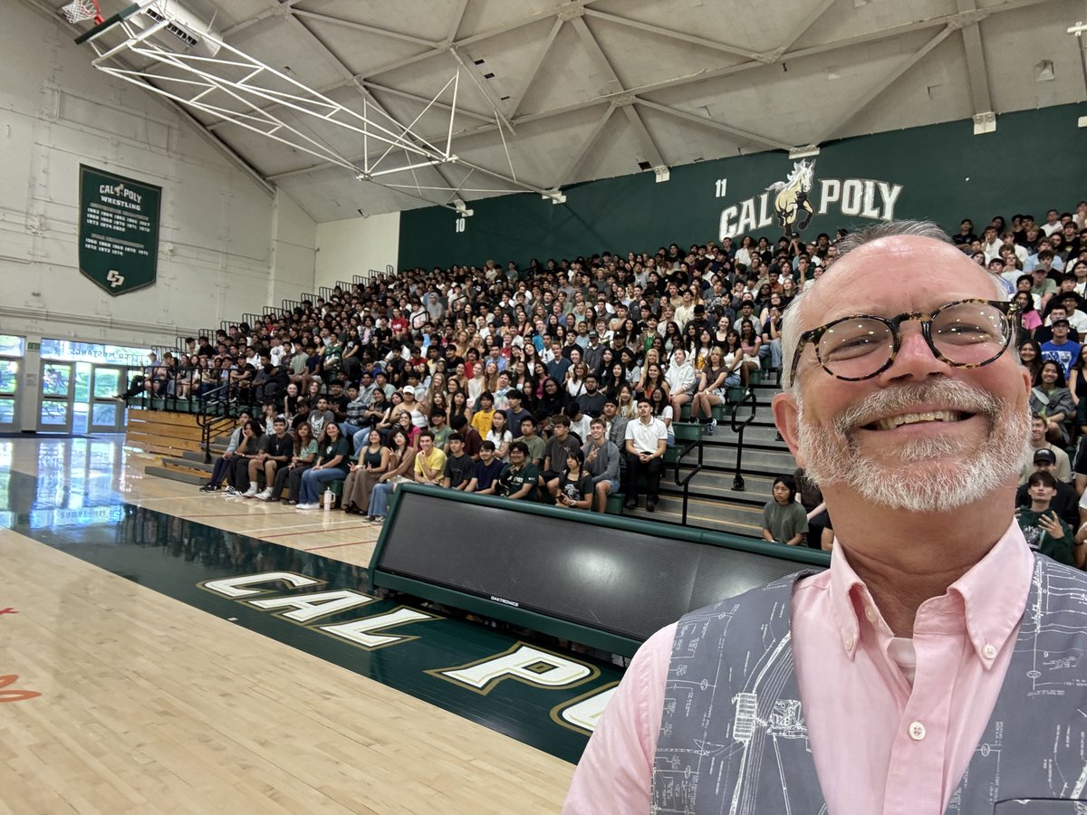 PolyEngineering's tweet image. Interim Dean Bob Crockett — alongside associate deans, program directors and department chairs — welcomed new Cal Poly Engineers today in Mott Gym. 💚💛
This class begins its Learn by Doing journey at Cal Poly. 🐎
#CalPolyEngineering #LearnByDoing #CalPolyNewStudents