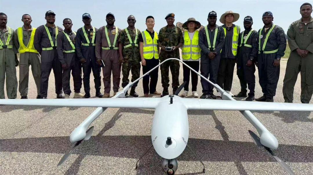 Intelligency225's tweet photo. #Nigeria 🇳🇬 : On September 15, 2025, drone operators specialized in the #YANGDA Sky Whale Max Hybrid Long Endurance VTOL Drone completed their advanced training course. These operators will be deployed in the coming days to operational theaters. https://t.co/KzWTeX7VfI