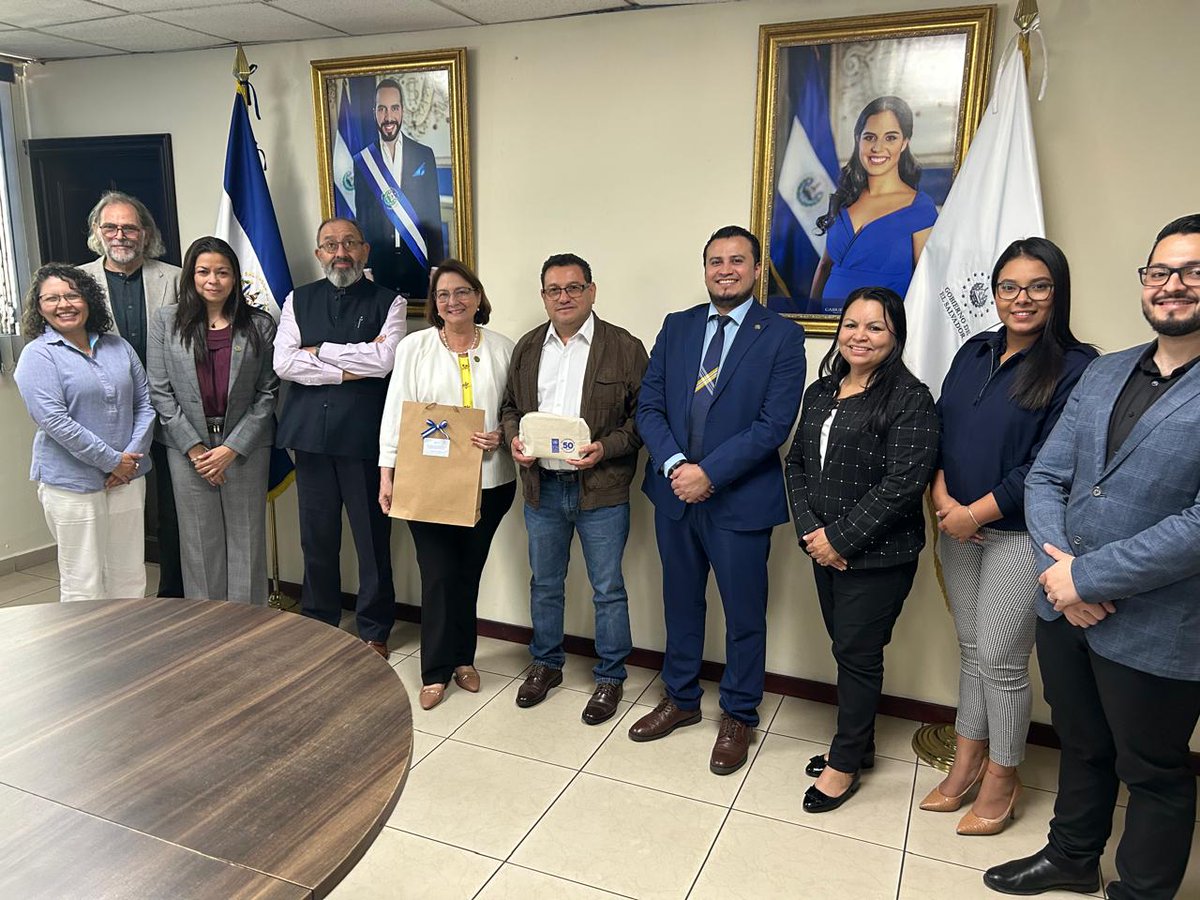 PNUDSV's tweet image. Recientemente visitamos el Ministerio de Trabajo en el marco de los proyectos #PBF de @UNPeacebuilding: De Una y Trinacional para una Movilidad Digna y Pacífica. Dialogamos sobre el trabajo conjunto en inserción y próximos pasos para fomentar la movilidad desde los territorios.