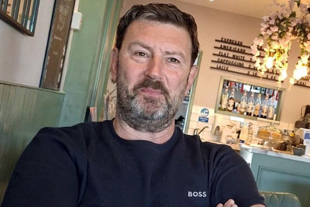 Dad Dies in Fiery Crash After Playing Golf, Wife and Kids Pay Tribute

👉 
tinyurl.com/ym7xx25k

#HumanInterest #RealPeople #RealPeopleTragedy #Crash #Dad #Dies #Fiery #golf #Kids #pay #playing #tribute #Wife
tinyurl.com/ym7xx25k