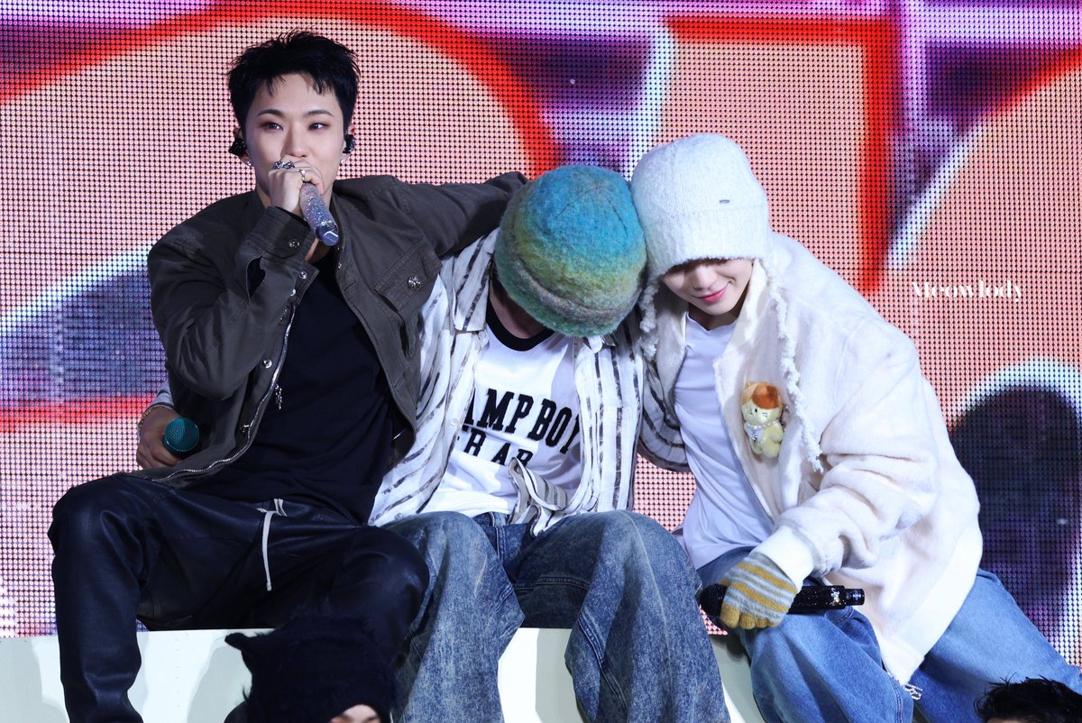 sooncheolthinkr's tweet photo. ily forever my leader line ❤️ https://t.co/r255x8EQP4
