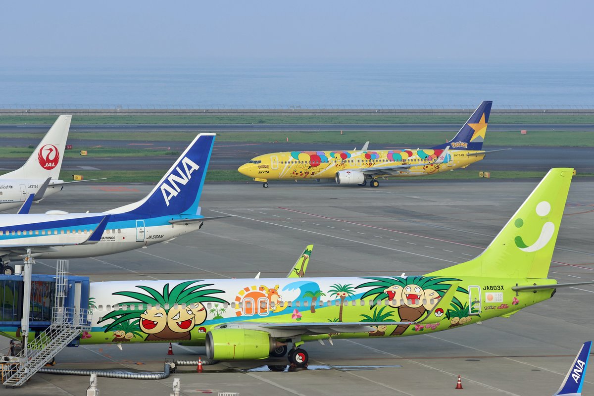 中部国際空港セントレア (@centrairairport) on Twitter photo 今朝もセントレアでスカイマークの黄色のピカチュウジェットBC01の姿を見つけました。ソラシドエアのナッシージェットの姿も見えました。両機とも車輪までポケモンですね。今日も元気にいってらっしゃい! 今朝もセントレアでスカイマークの黄色のピカチュウジェットBC01の姿を見つけました。ソラシドエアのナッシージェットの姿も見えました。両機とも車輪までポケモンですね。今日も元気にいってらっしゃい!