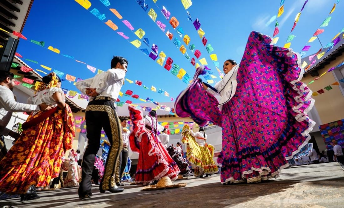 Hoy 16 de septiembre México celebra su independencia que fue la consecuencia de un proceso político y social resuelto por las armas, que puso fin al dominio español mediante una guerra civil multifacética y dio como resultado el surgimiento del Primer Imperio mexicano.
#AriDatos