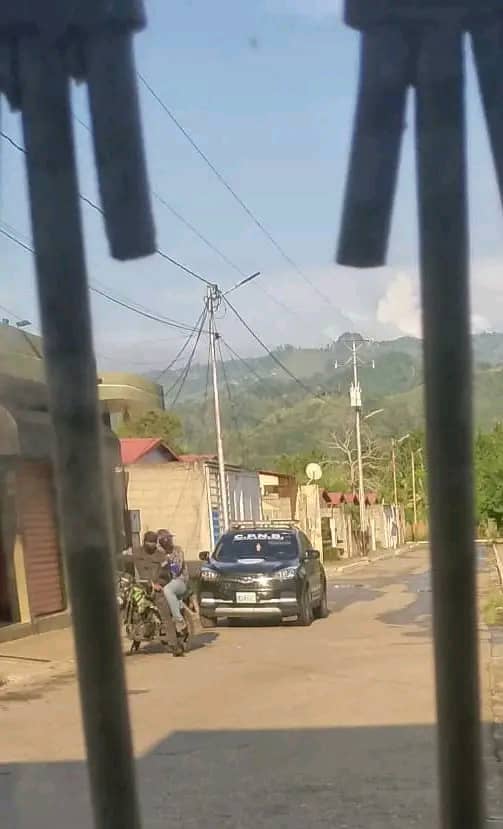 Brida_s's tweet photo. #URGENTE Hoy fue secuestrado un entrañable amigo y líder social en #Aroa #Yaracuy Personal encapuchado y con armas le interceptó y hasta ahora no hay noticias de su paradero. Todos ya sabemos que cuando pasan estas cosas es de vital importancia difundir. Ayuden por favor! https://t.co/9nrL6VfJET