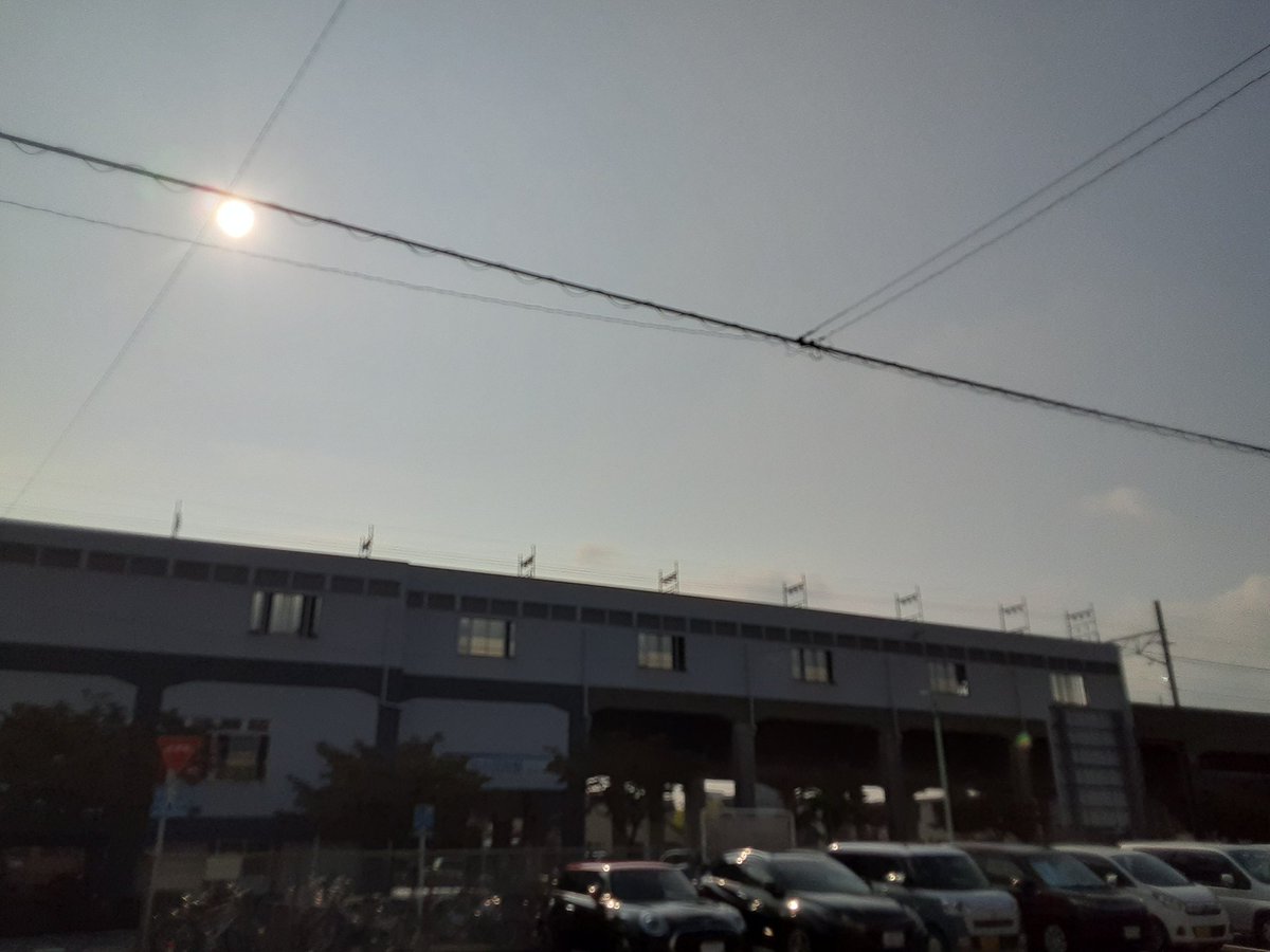 Inluck_nagoya's tweet photo. おはようございます
今日の名古屋市西区の天気は晴れ☀️

今日も全国的に猛暑日になる予報が出ています。

9月も半分が過ぎたのですが
秋は何処いった(゜Д゜≡゜Д゜)?🍂
#企業公式が毎朝地元の天気を言い合う #企業公式相互フォロー #企業公式つぶやき部 https://t.co/XDaDmDWQh1
