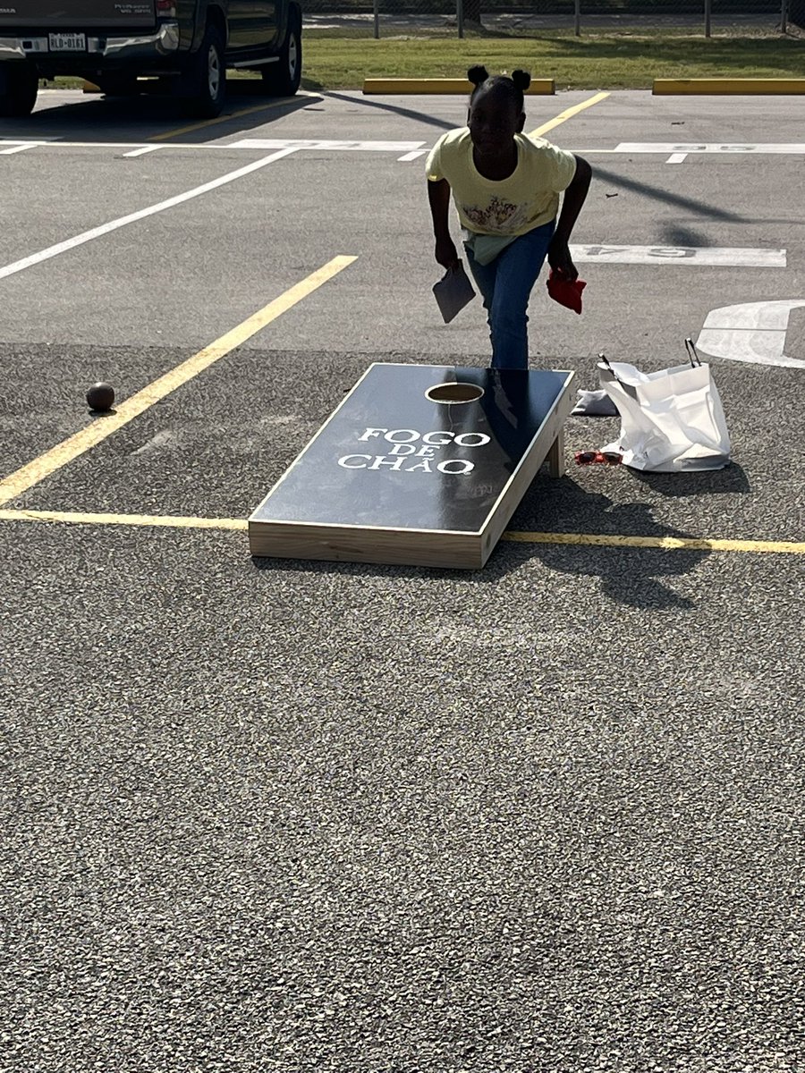 BigIkeYearbook's tweet image. Thanks to @nokidhungry , Fogo de Chão, Texans’ @BraxtonBerriosT
, and @drgoffney food, fun, and games. You brought joy, connection, and support to our students, families, and staff. We are deeply grateful for the way you continue to invest in our school and community.