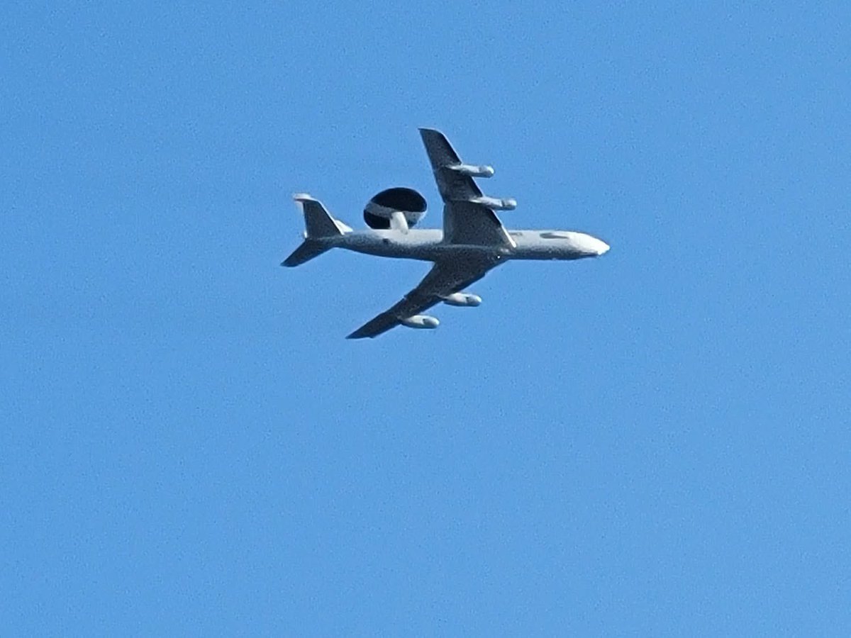 PaulHBeckwith's tweet image. Why was this US military plane circling over #Ottawa today?

Why are there no identifiable markings on this aircraft?

Flight path on link below.

USAF Boeing E3 Sentry (AWACS) from Bangor, Maine.

flightradar24.com/EMBER40/3c3d4b…

#LPC #NDP @ElizabethMay @CharlieAngusNDP