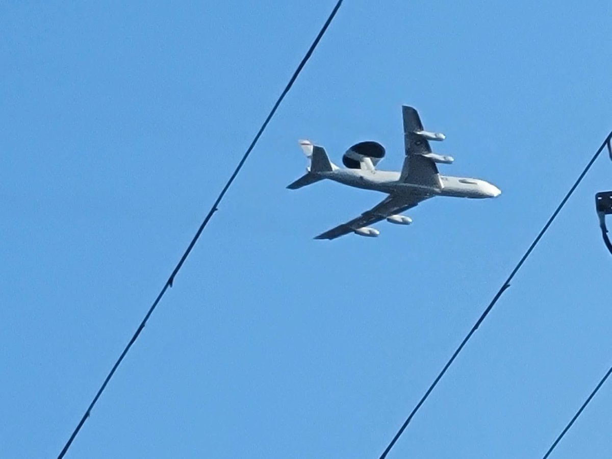 PaulHBeckwith's tweet image. Why was this US military plane circling over #Ottawa today?

Why are there no identifiable markings on this aircraft?

Flight path on link below.

USAF Boeing E3 Sentry (AWACS) from Bangor, Maine.

flightradar24.com/EMBER40/3c3d4b…

#LPC #NDP @ElizabethMay @CharlieAngusNDP