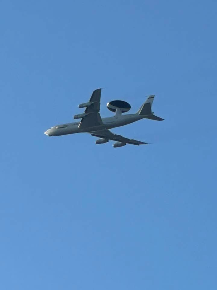 PaulHBeckwith's tweet image. Why was this US military plane circling over #Ottawa today?

Why are there no identifiable markings on this aircraft?

Flight path on link below.

USAF Boeing E3 Sentry (AWACS) from Bangor, Maine.

flightradar24.com/EMBER40/3c3d4b…

#LPC #NDP @ElizabethMay @CharlieAngusNDP